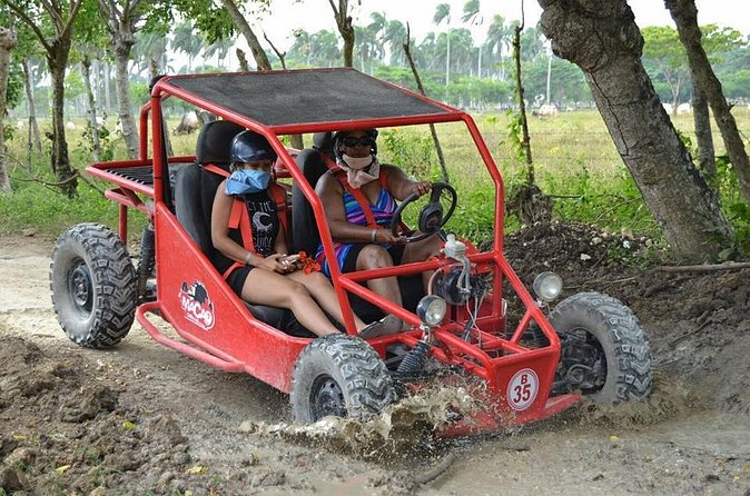 Adventure in Buggies Punta Cana - A traditional house and the taste of cocoa