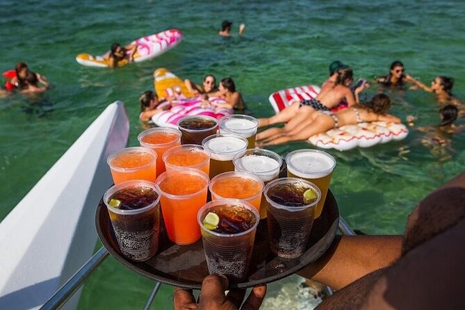 Bavaro Punta Cana EN boat party with drinks and transportation - A Punta Cana boat party built around fun