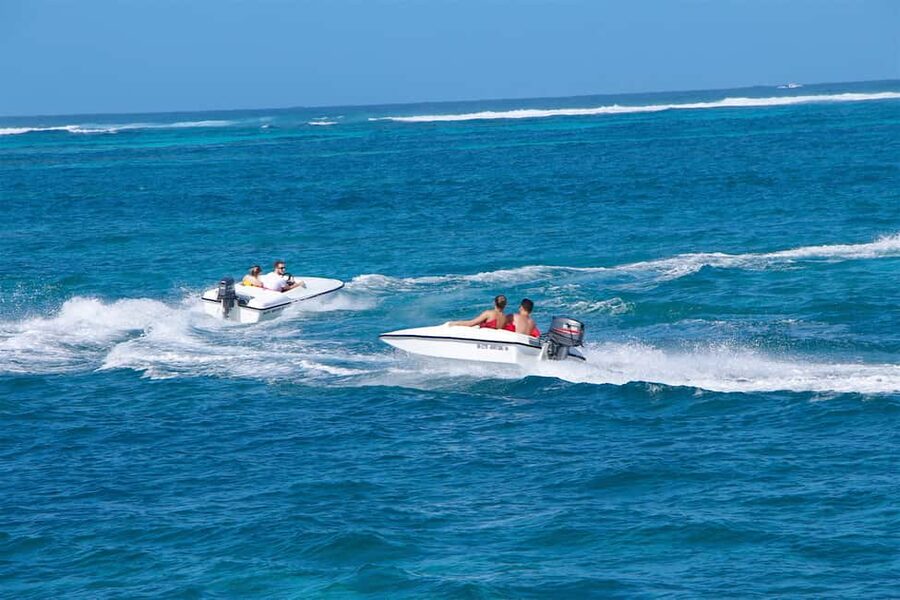 Bávaro: Speed Boat and Snorkeling Trip - Languages, timing, and weather
