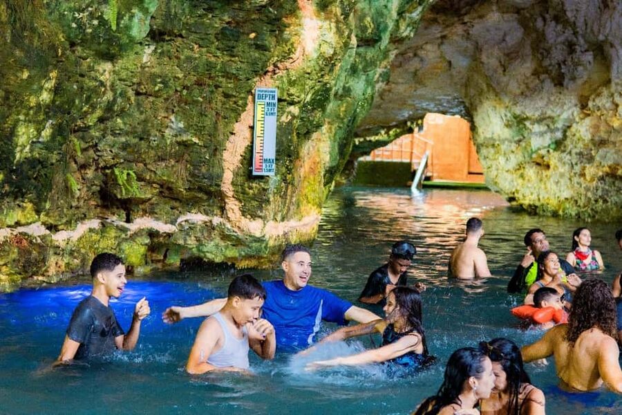 Booggy Adventure en Macao: Cuevas, Playa y Barro Extremo - The typical house and Dominican products