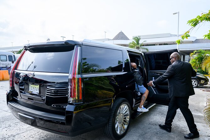 Cadillac Escalade Platinum, Punta Cana airport to Bavero & punta Cana - The driver and the ride itself