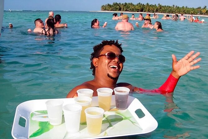 Catamaran party in Punta Cana with open bar, music and more - What this Punta Cana catamaran day is really about
