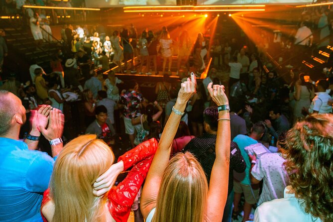 Coco Bongo Premium Open Bar - The show: quick changes, big effects, and nonstop music