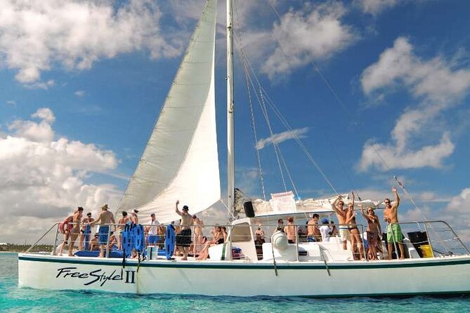 Crucero de Fiesta y Snorkel en Punta Cana - Getting to the boat with hotel pickup