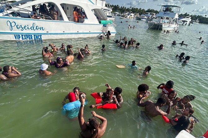 DE Hip Hop Boat Party for Adults and Free Drinks Only - Swimming in the crystal-clear natural pool