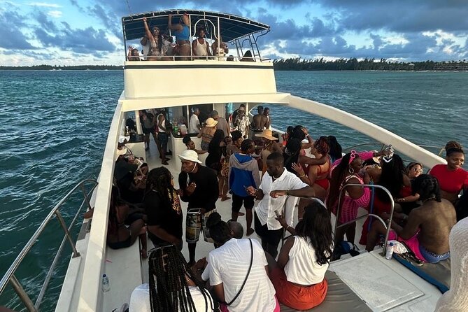 DE Hip Hop Boat Party for Adults and Free Drinks Only - Who should book this Punta Cana boat party?