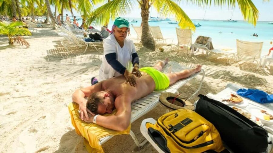 Discover Punta Cana: Full-Day Saona Island All Included - Buffet lunch at 1:00 pm