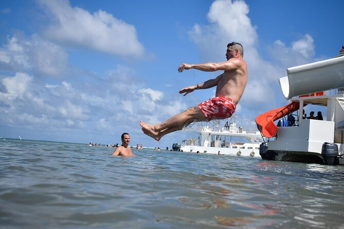 Experience for families and friends by private boat with pick-up - The natural ocean pool party