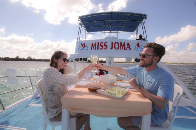 Experience for families and friends by private boat with pick-up - Drinks, snacks, fruit, and Wi-Fi on board