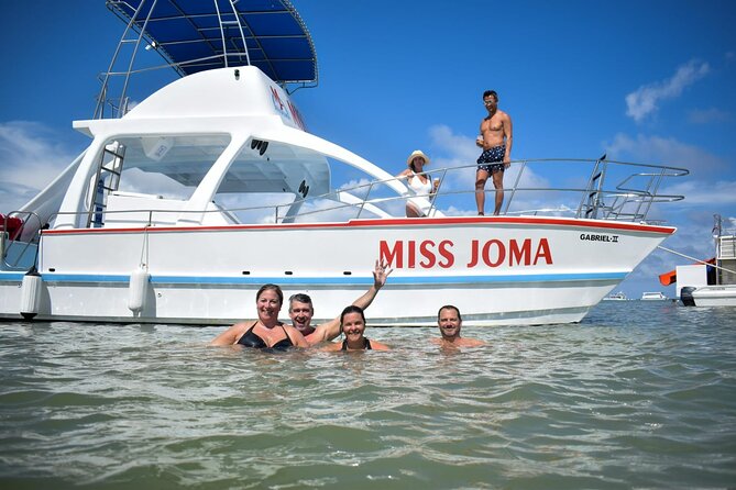 Experience for families and friends by private boat with pick-up - The crew and the style of entertainment