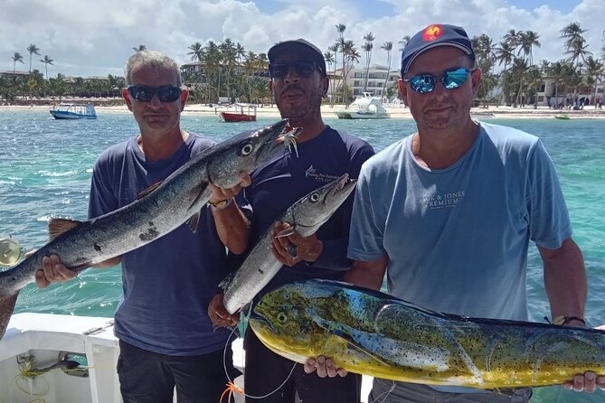 FISHING PRO CHARTERS - Boat Excursion - Sobre Las Olas - The chance at marlin, mahi mahi, and tuna