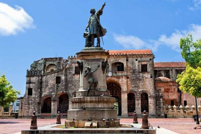 Full-day Santo Domingo Tour with Roundtrip Transfer from Airport to Hotel - Cathedral, fortress, and palace explain the Colonial City