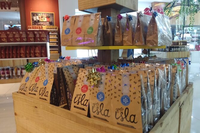 Guided Shopping Tour - Rum tasting, chocolate factory, Cigar factory - Rum tasting in a country where rum matters