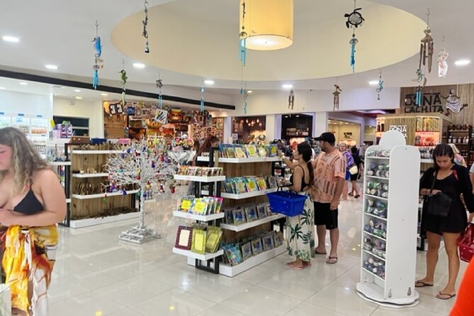 Guided Shopping Tour to Bella Mare Store (Cigars, Chocolate, Rum and Souvenirs) - The $6 price is excellent for transport, but not a blank check