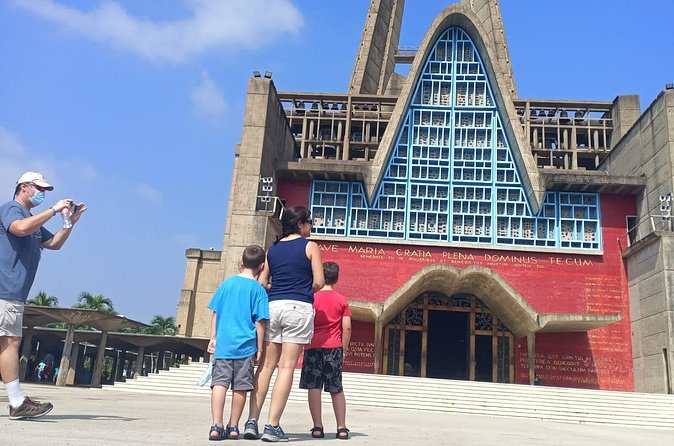 Half Day Dominican Republic Cultural Tour : Small Group - Handmade cigars and the art school
