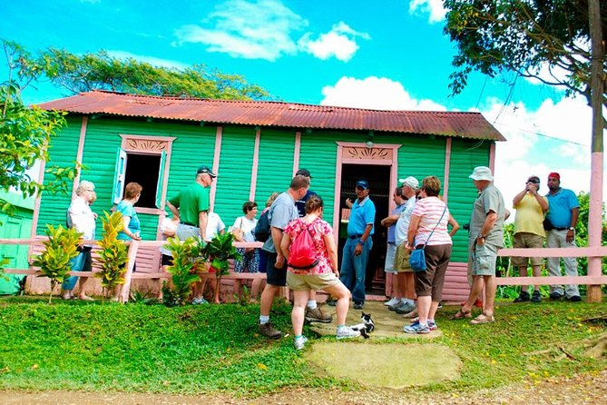 Half-Day Tour: Dominican Discovery Of a Culture - La Basílica in Higüey, the heart of the tour