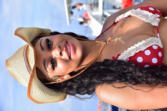 Hip Hop Adult Only Party Boat with Unlimited drinks & Sandba stop - Snacks, service, and the bathroom question