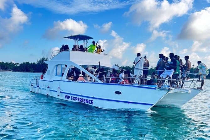 Hip-Hop Party Boat with Dj Live Adults Only and Unlimited Drinks - Key points to know before booking