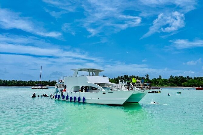 Hip-Hop Party Boat with Dj Live Adults Only and Unlimited Drinks - Swimming at the natural pool