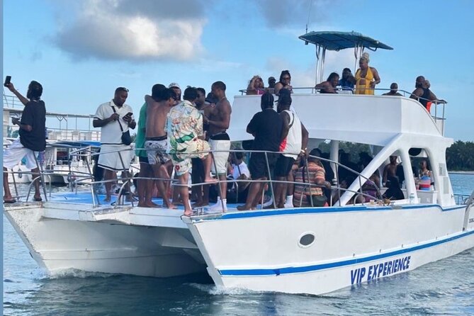Hip-Hop Party Boat with Dj Live Adults Only and Unlimited Drinks - From pickup to the port at 3 pm
