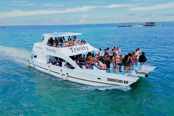 Hip Hop solo para adultos PartyBoat con Bebidas ilimitadas y Bar - What This Punta Cana Boat Trip Is Really About