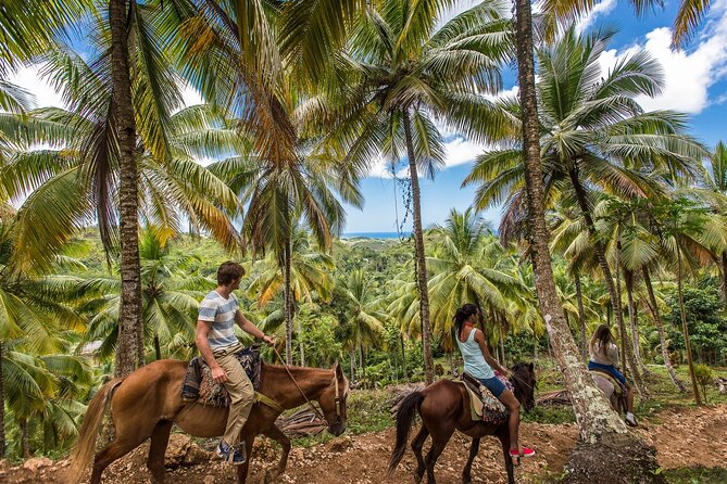 Horseback Riding in the Dominican Jungle - A horseback outing with an important catch