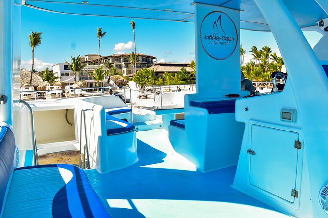Infinity Hip Hop Boat Party in Punta Cana - The Natural Pool Stop in Open Water