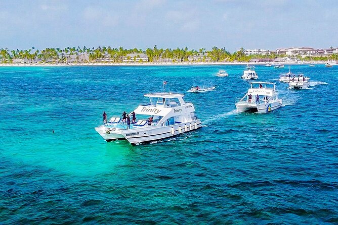 Infinity party boat in Punta Cana - Music, crew, and the party mood