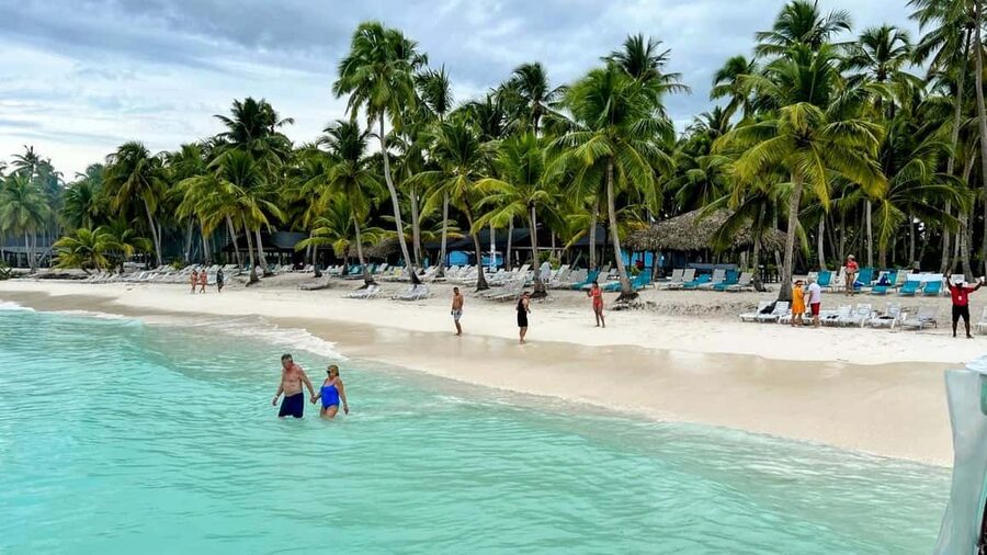 isla saona día completo - Dominican lunch and unlimited drinks