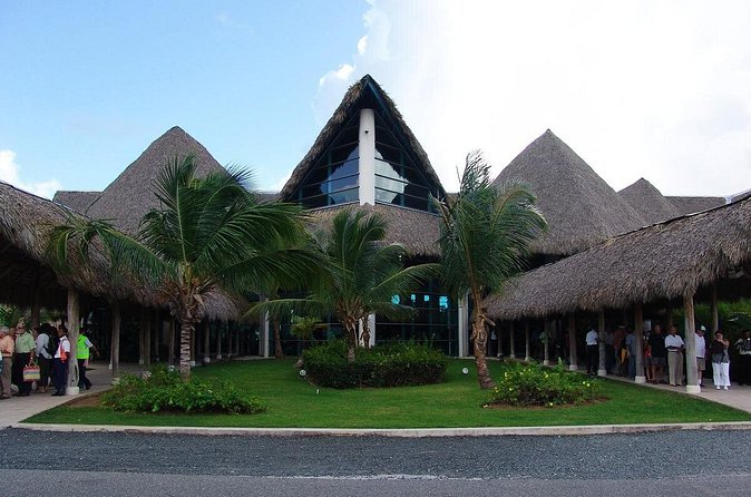 Lopesan Costa Bávaro-Punta Cana Airport Transfer - Communication, safety, and meeting the driver