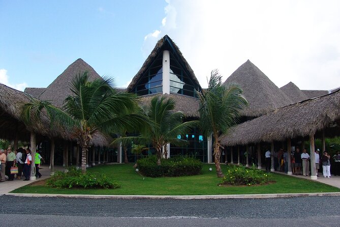Lopesan Costa Bávaro-Punta Cana Airport Transfer - What the airport pickup should look like