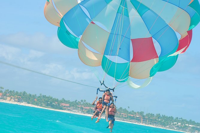 Parasailing Punta Cana - Price, group size, and who gets the best value