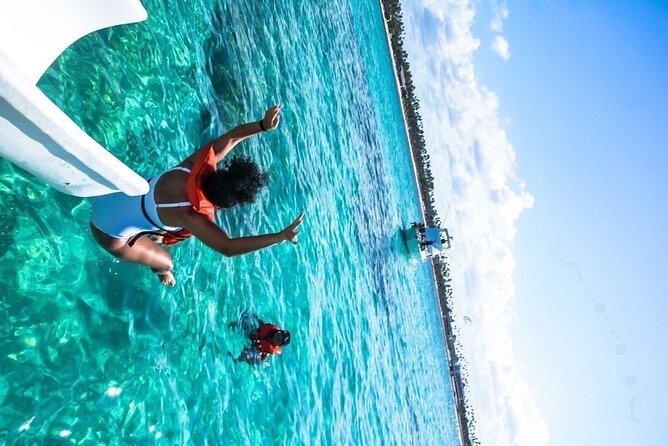 Party boat in Catamaran with Open Bar adults only - What $47.50 really gets you