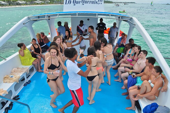 Party boat, Snorkeling, Sand-bar open bar in Bávaro Beach - Music, drinks, snacks, and the natural pool
