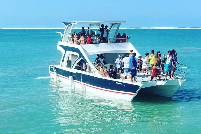 Party Boat /View Dolphins / Snorkling /Free Drinks and Transportation - Hotel pickup can make or break the day