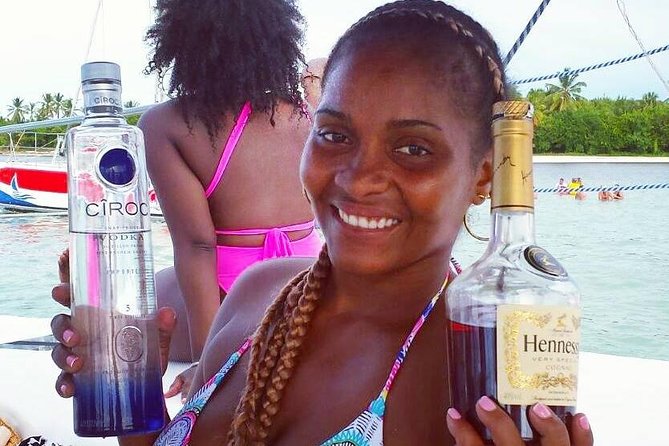 Private Adult Only Hip Hop Party Boat with Live DJ - Hotel pickup makes the noon start easier