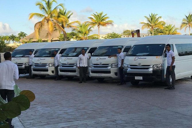 Private Airport Punta Cana transfer to Majestic Elegance Punta Cana - Meeting your driver after immigration