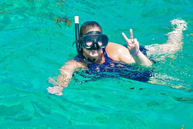 Private Catamaran wonderful Snorqueling slide & entartaiment team - The aquarium stop and dolphin viewing