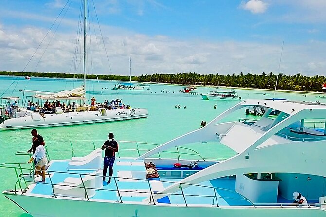 Private Exclusive Saona Island Tours - The natural pool 400 meters offshore