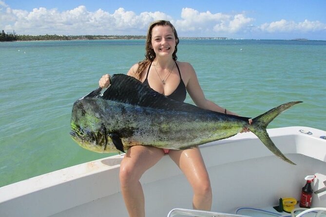 Private Fishing Charter in Punta Cana (Emmanuel) - Fishing gear and help from the crew