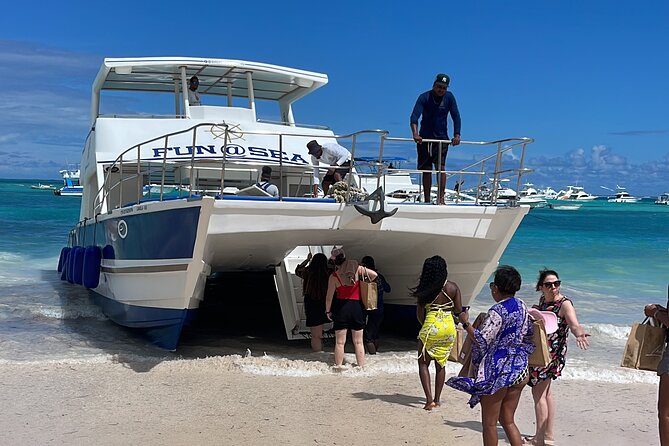 Private Luxury Charter Punta Cana Bavaro - Cabeza de Toro and the white sand beach