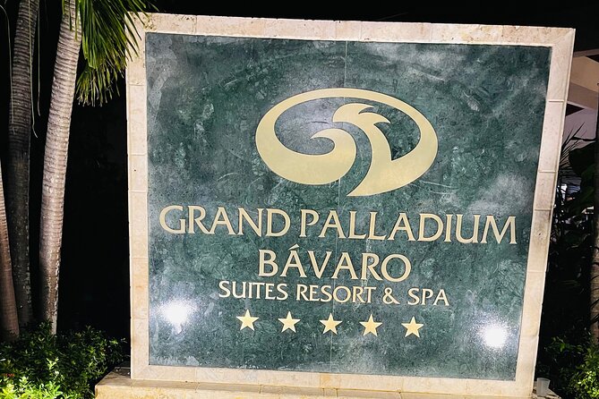 Private Transfer from Punta Cana Airport to Zona Hotels - A simple landing plan at Punta Cana Airport