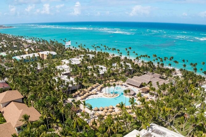 Private Transfer Punta Cana Airport to/from Grand Palladium Palace Punta Cana - The airport arrival plan and the name sign