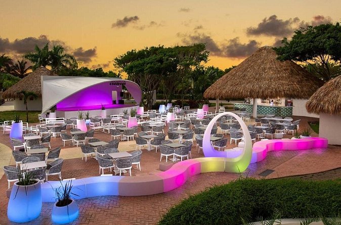 Private Transfer Punta Cana Airport to/from Grand Sirenis Punta Cana - Communication Makes the Difference