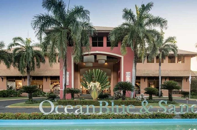 Private Transfer Punta Cana Airport to from Ocean Blue and Sand - The people behind the wheel