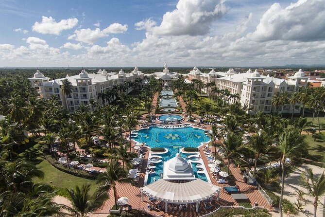 Private Transfer Punta Cana Airport to from Riu Palace Punta Cana - A direct 20-minute ride after landing