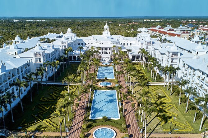 Private Transfer Punta Cana Airport to from Riu Palace Punta Cana - Finding your driver at PUJ