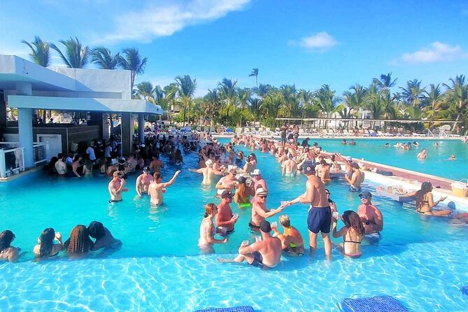 Private Transfer Punta Cana Airport to/from Riu Republica Punta Cana - The direct ride to Riu Republica