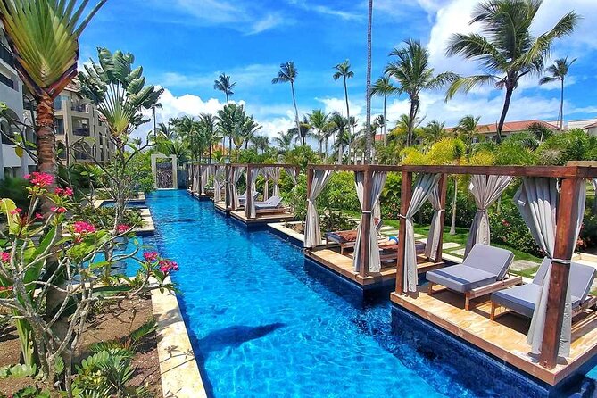 Private Transfer Punta Cana Airport to/from Secrets Royal Beach - The 25-minute transfer and the vehicle