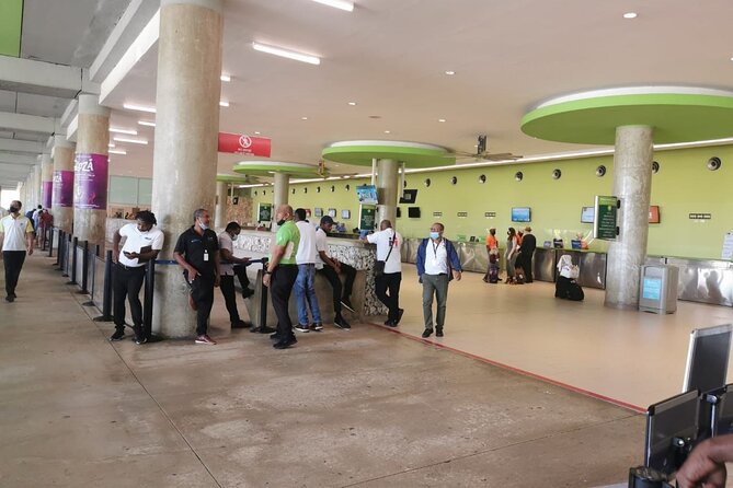 Private Transfers – Punta Cana Airport to Bávaro Hotels - Shopping for local souvenirs without staying in the resort zone
